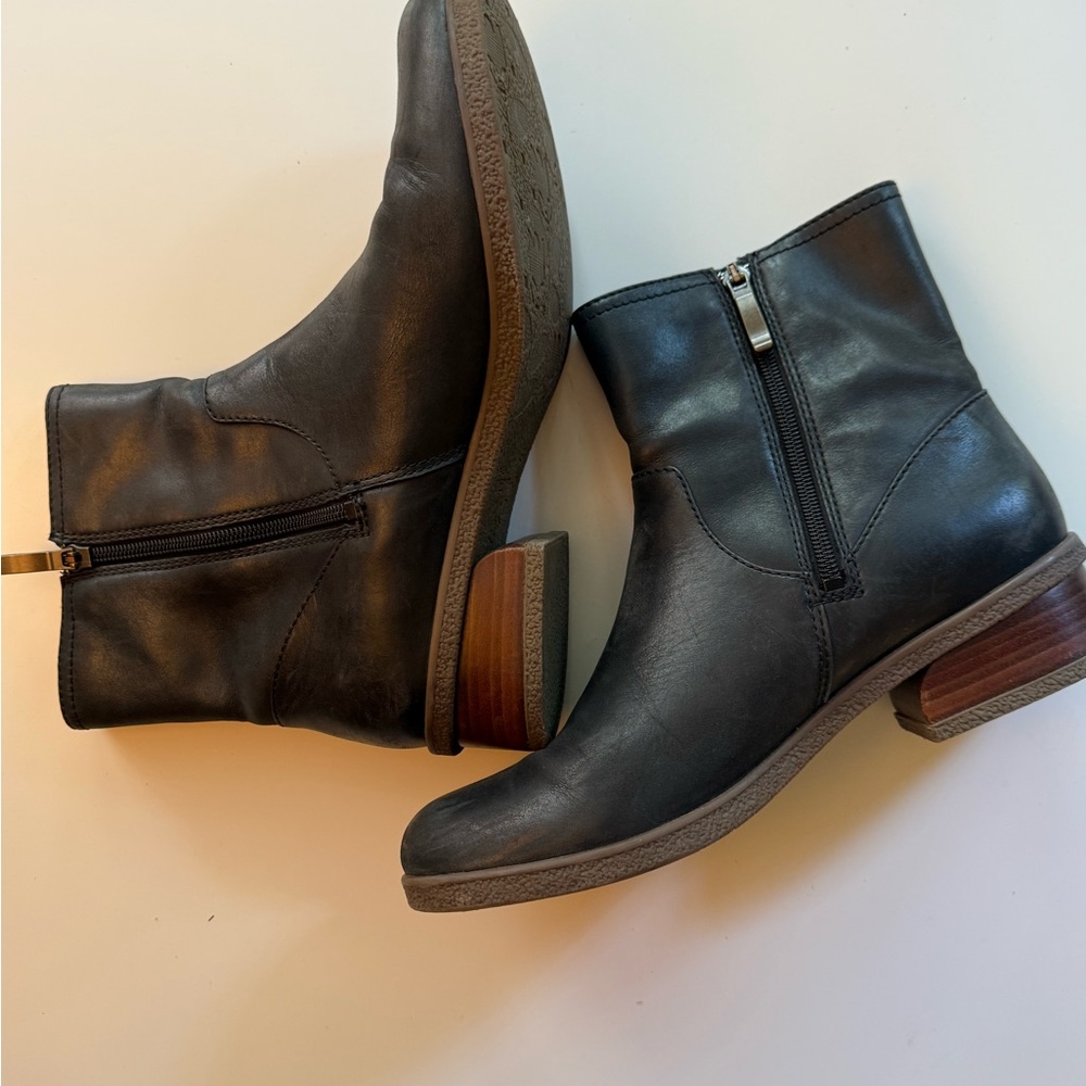 Dansko Bethanie Waterproof Black Ankle Boots Size 40 EUC